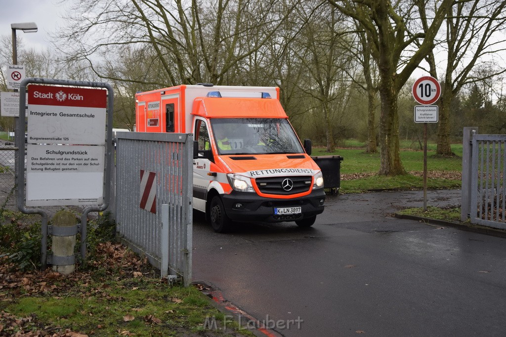 Einsatz BF Koeln Schule Burgwiesenstr Koeln Holweide P074.JPG - Miklos Laubert